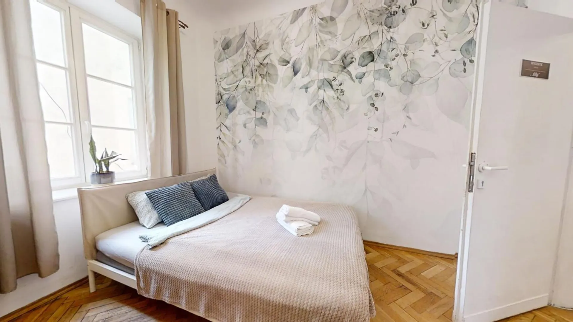 Flowers Flat In The Tenement Varšava Polsko
